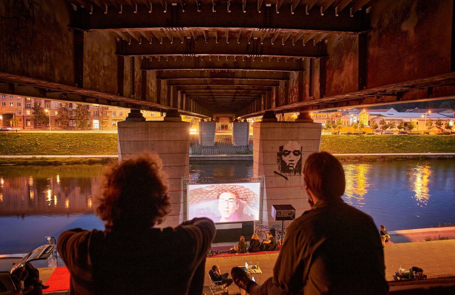 Kinas po Liubarto tiltu